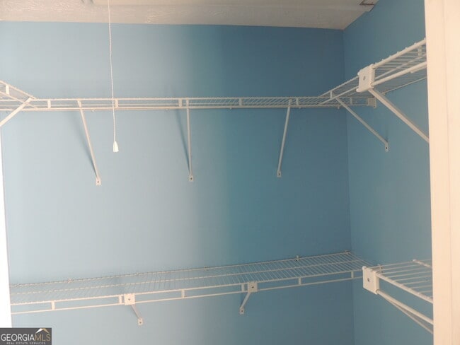 Building Photo - 492 Stonemill Manor