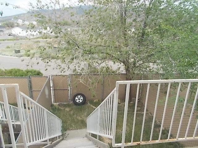 Building Photo - 2 Bedroom Townhome