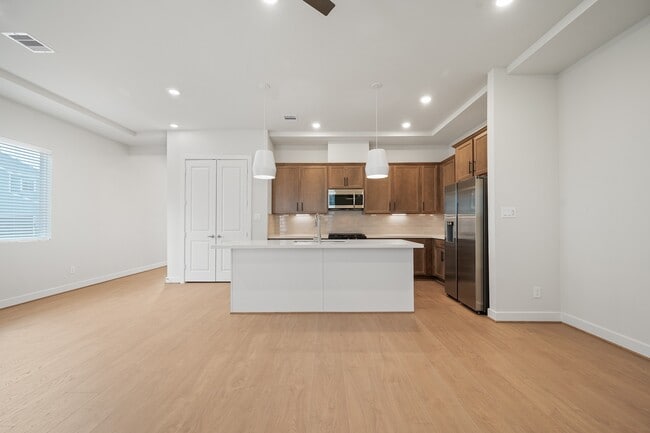 Building Photo - 24402 Colonial Willow Dr