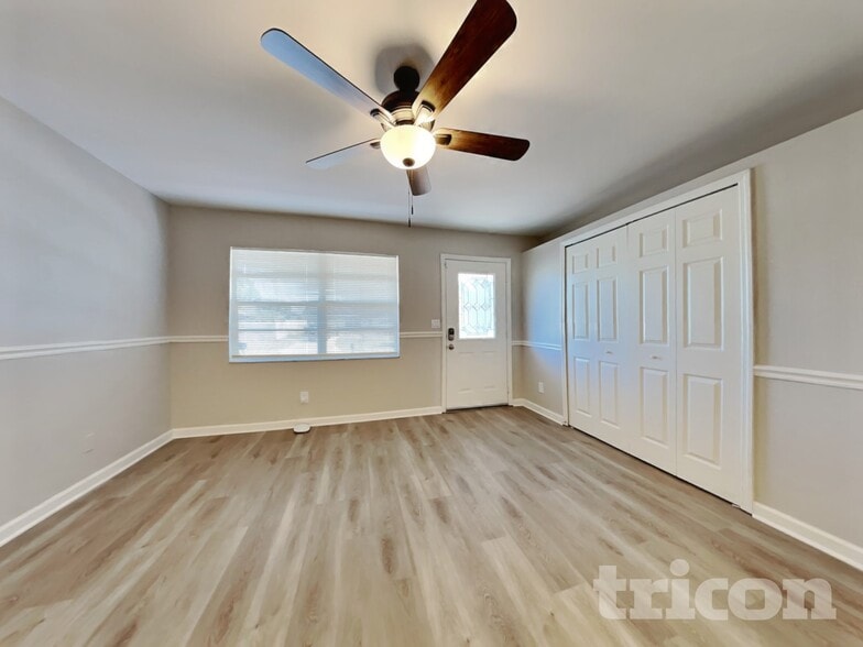 Building Photo - 6423 4th Ave NE