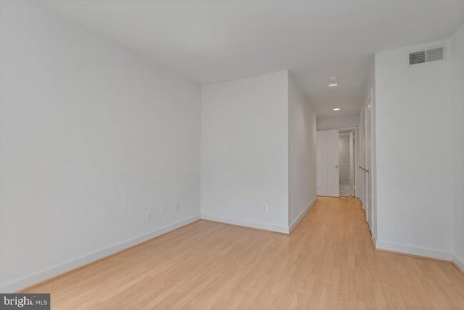 Building Photo - 1117 New Hampshire Ave NW