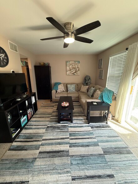 Living room - 6264 Ducketts Ln