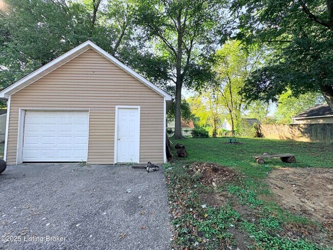 Building Photo - 5516 Brokers Tip Ln