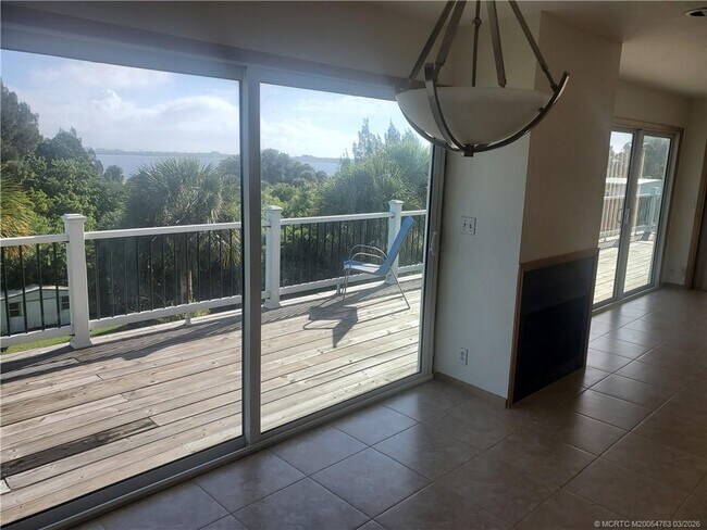 Building Photo - 4203 NE Skyline Dr