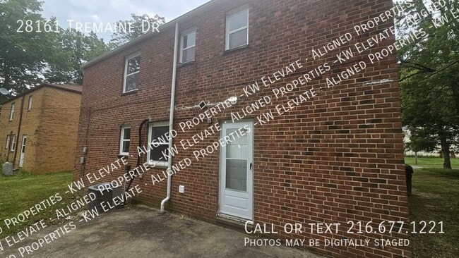 Building Photo - 28161 Tremaine Dr