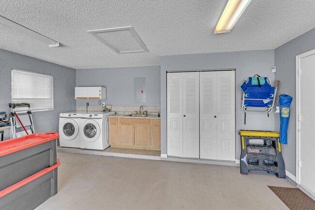 Building Photo - 5291 Tiffany Anne Cir
