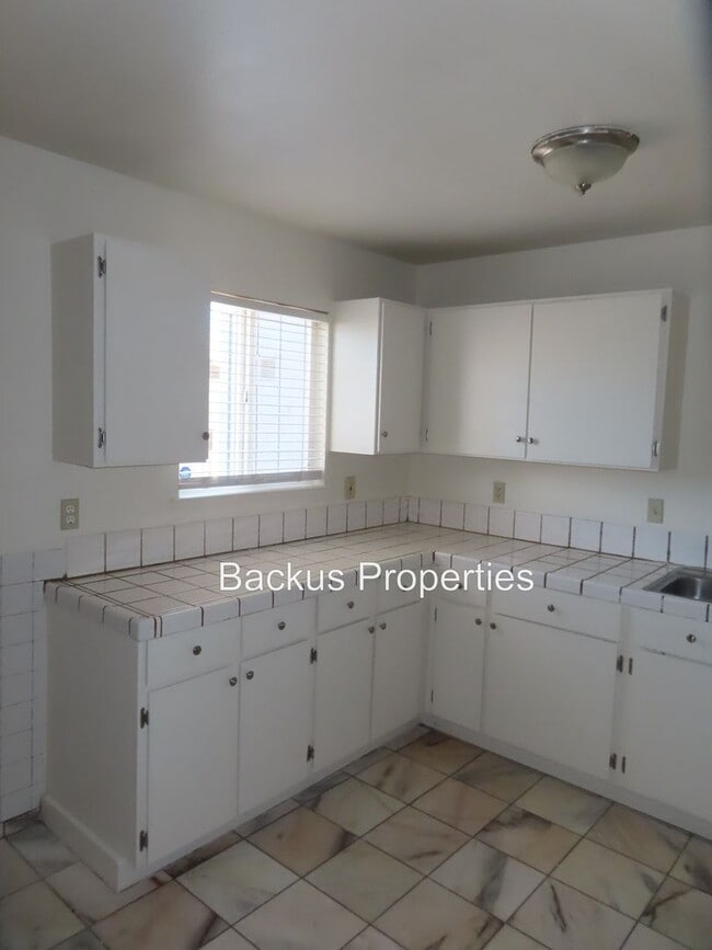 Building Photo - Newly renovated three bedroom duplex in Soledad