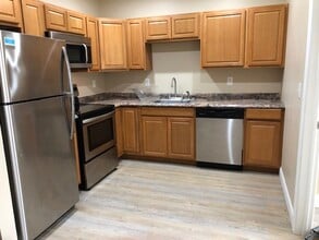Building Photo - 15 LLC-23 Elm St