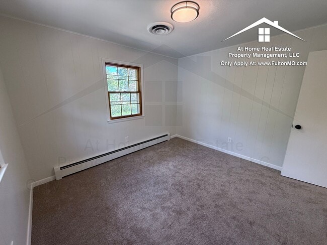 Building Photo - 511 Kleewood Dr