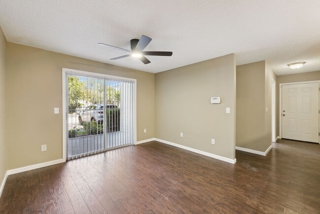 Building Photo - 2532 Grassy Point Dr