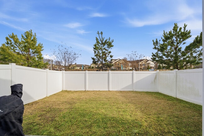 Building Photo - 1617 Catbird Ln