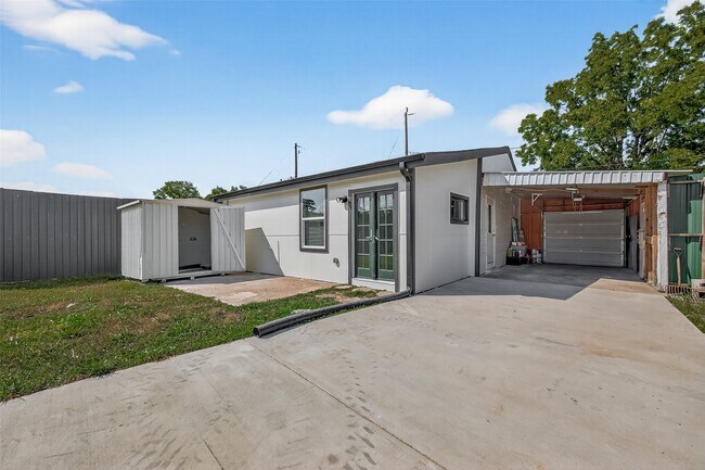Building Photo - 889 Chas Ln