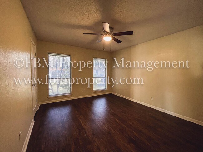 Building Photo - 202 N 23 1/2 St