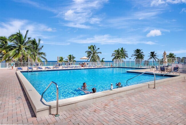 Building Photo - 2301 S Ocean Dr
