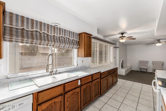 Building Photo - 3541 E Dahlia Dr