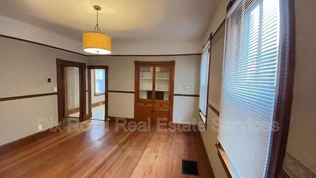 Building Photo - 808 Campbell Ave