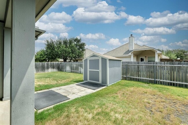 Building Photo - 204 Blue Spruce Way