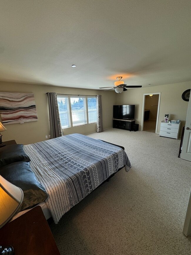 Building Photo - 1175 Swan Loop