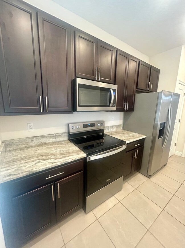 Building Photo - Beautiful Open Concept Home