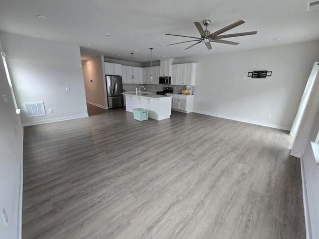 Building Photo - 1609 Whistling Rd