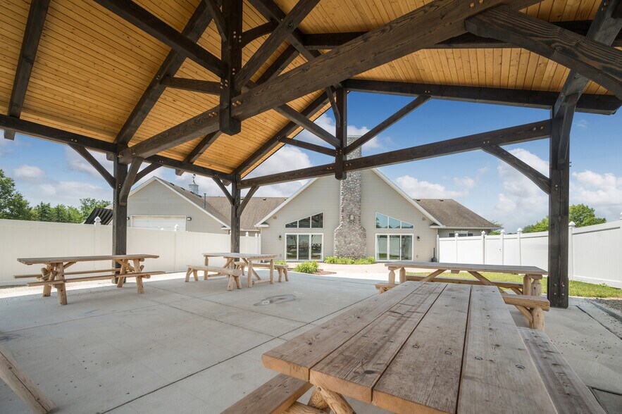 Building Photo - 143 Smokey Hill River Ct