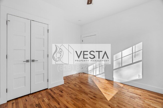 Building Photo - 510 Deaverview Rd