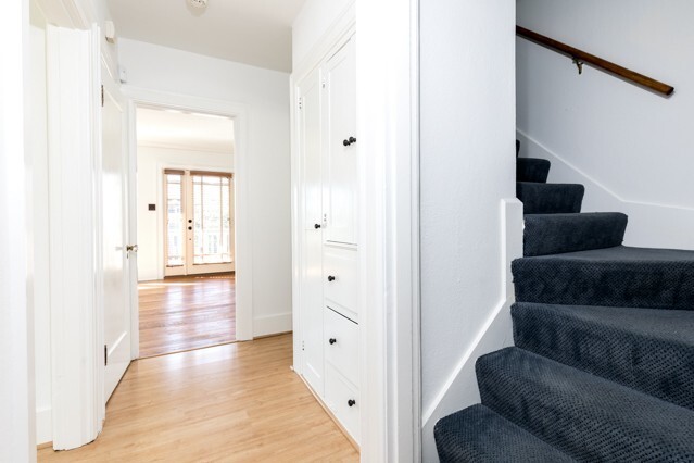 Building Photo - Spacious Home with that Classic Seattle Charm!