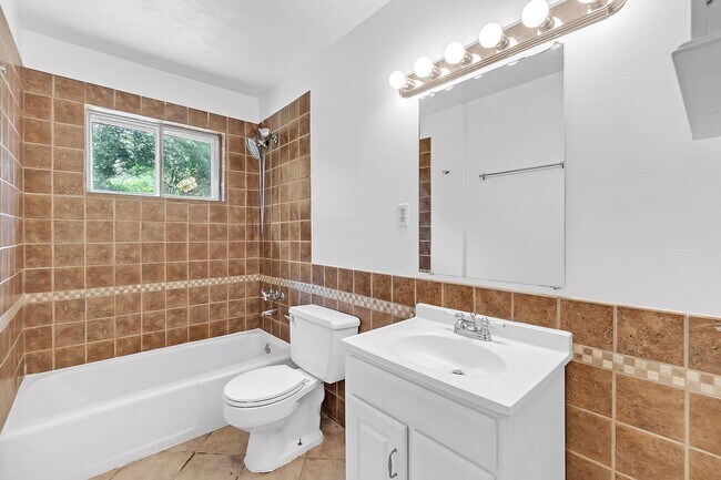 Building Photo - Newly Renovated 3 bed 2 bath in Memphis, TN