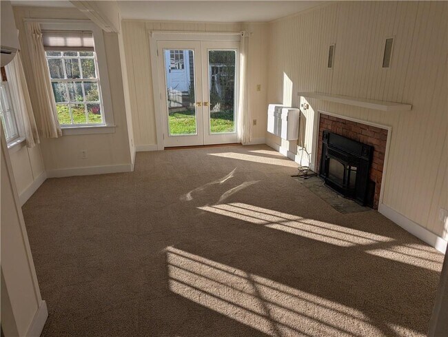 Building Photo - 25 Waterway