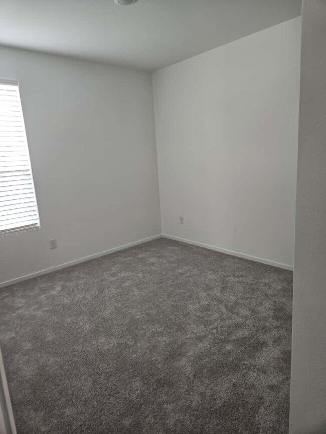 Building Photo - 26610 Coast Redwood Dr