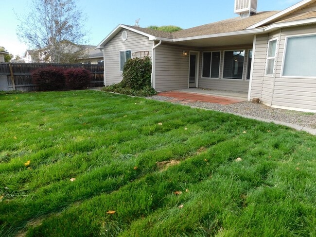 Building Photo - NEW CARPET