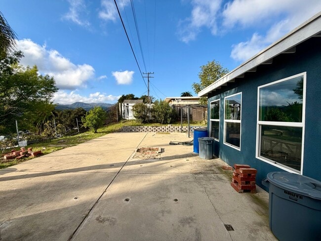 Building Photo - Charming 3 bedroom 2 bathroom house in Ventura!