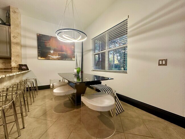 Building Photo - 9687 Springlake Cir