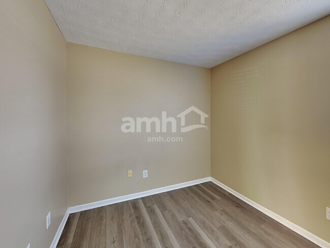 Building Photo - 368 Locust Forge Ln