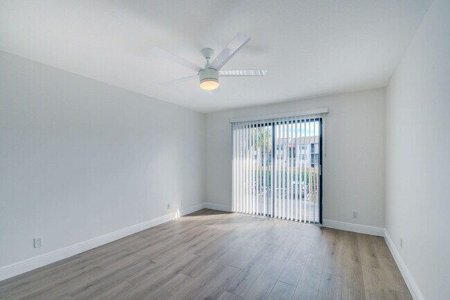Building Photo - 614 Executive Center Dr