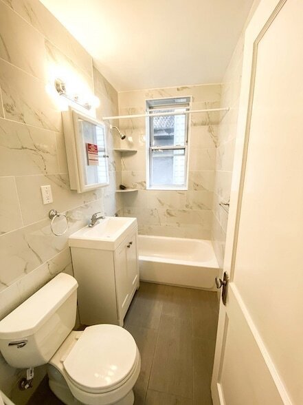 Building Photo - 15 Parkman St