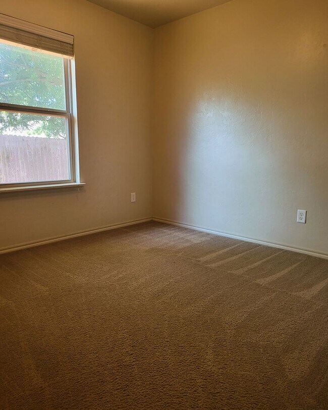 Building Photo - Welcome Home!!