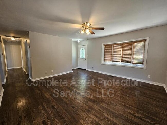 Building Photo - 2785 Eleanor St