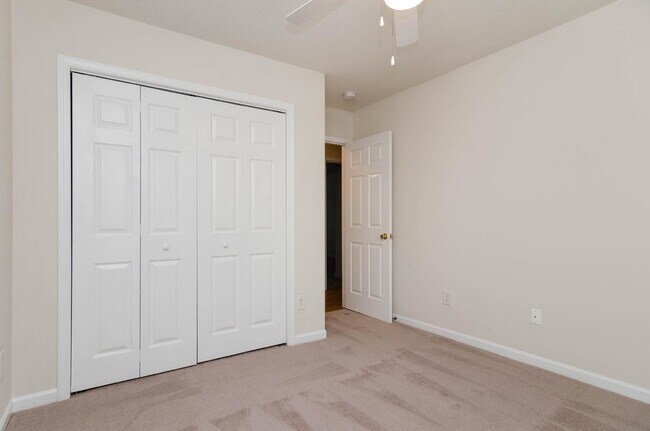 Building Photo - 7511 Old Oak Rd