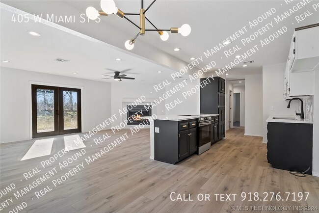 Building Photo - 405 W Miami St