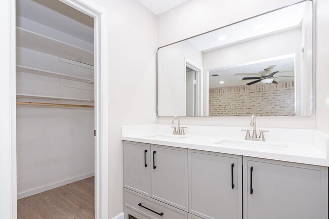 Building Photo - 16911 Bougainvilla Ln