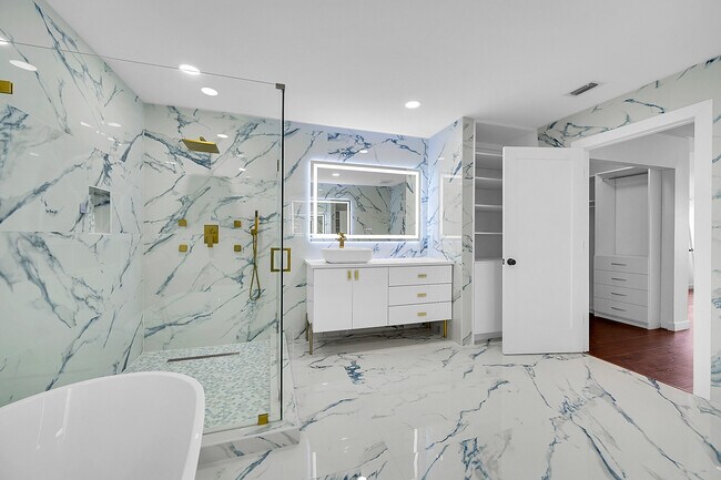 Building Photo - 7306 Michigan Isle Rd