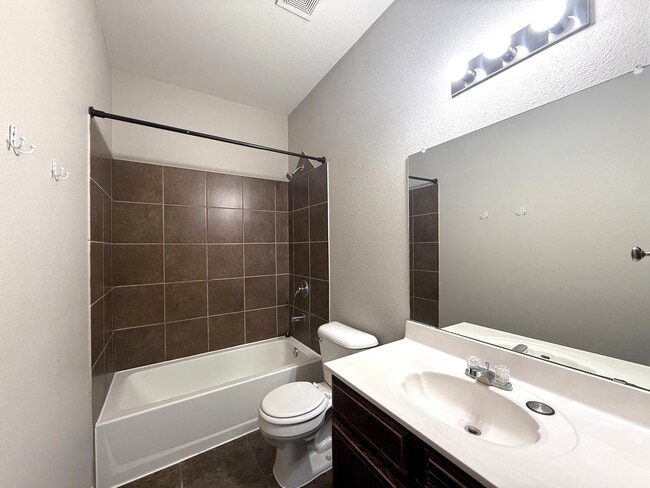 Building Photo - 3729 Loma Brisa Dr