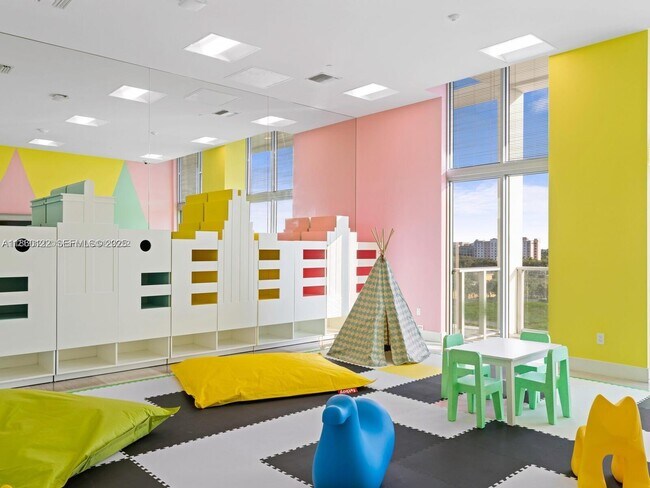 Building Photo - 2000 Metropica Wy