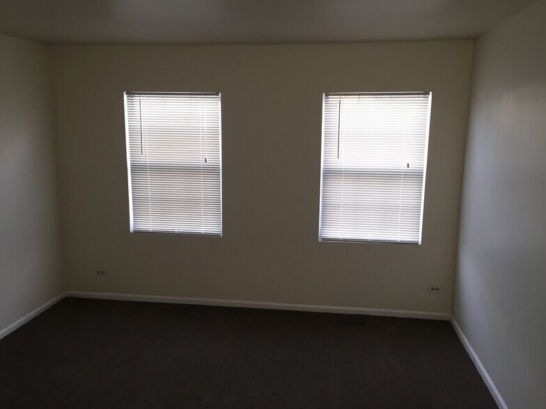 Building Photo - 263 Acorn Dr