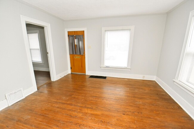 Building Photo - Cute 3 Bedroom Mishawaka Home for Rent