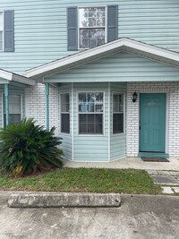 Building Photo - Charming 2 BR 1.5 Bath available in Dunnellon