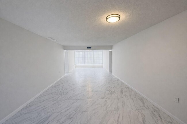 Building Photo - 3826 Whitehall Dr