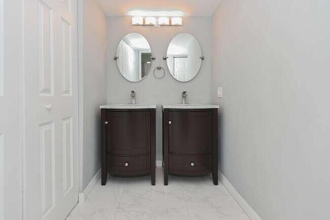 Building Photo - 1605 S US Hwy 1