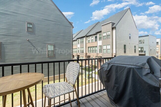 Building Photo - 4742 Chastain Ave